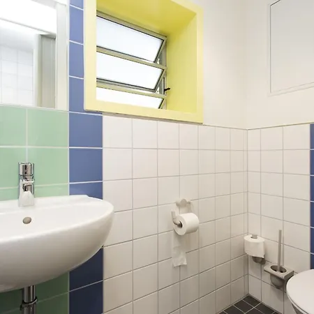 - Membership Required ホステル *