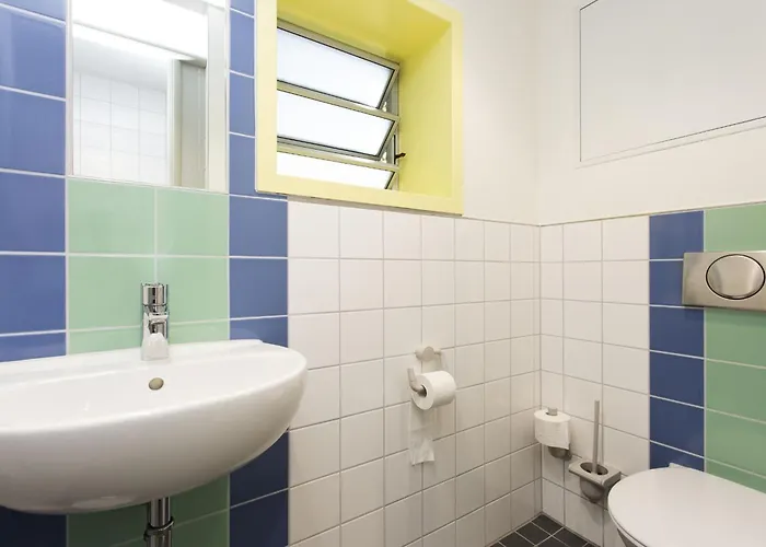 - Membership Required Auberge de jeunesse *