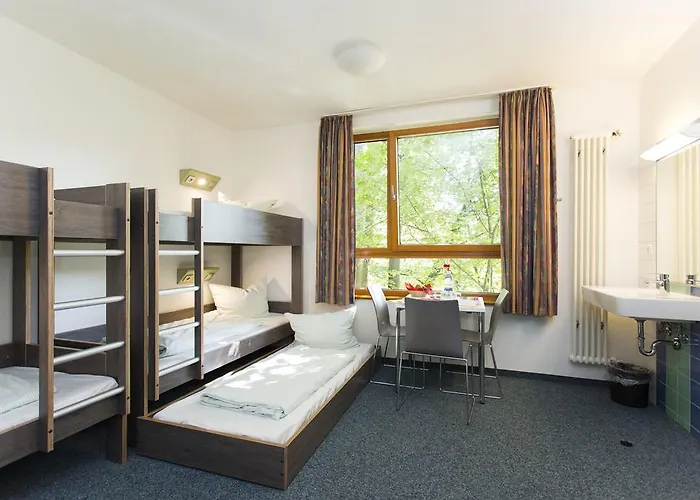 - Membership Required Auberge de jeunesse *